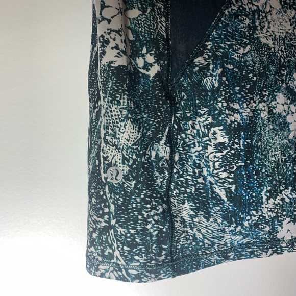 Lululemon Seek The Heat Short Sleeve top
Wildwood White Multi/Nocturnal Teal - Picture 6 of 11